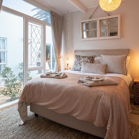 Salt Boutique Guesthouse By Curiocity (Adults Only) Bloubergstrand Exterior photo